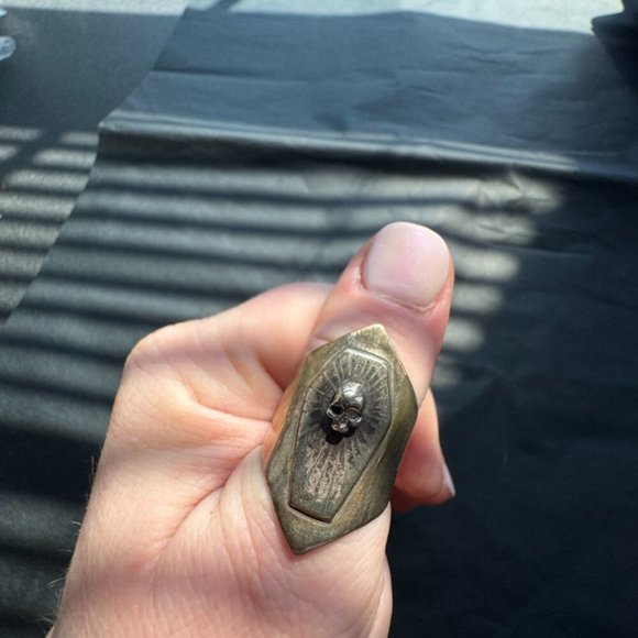 Skull Coffin Shield Ring - Sterling Silver Size 9 - Picture 4 of 6